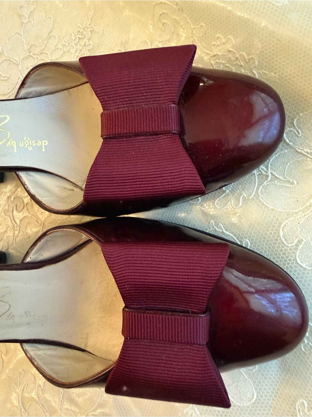 Vintage David Evins “King of Pumps” Burgundy Bow Slip-On Heel
